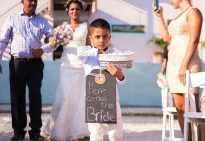 format beach wedding clothes 5ce3069bd673d