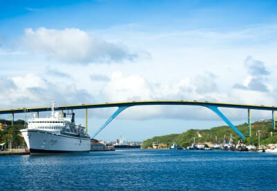 format julianabrug 2 5cb0f3c3634f5