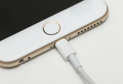 format telephone and charger 5ced8d5dda21f