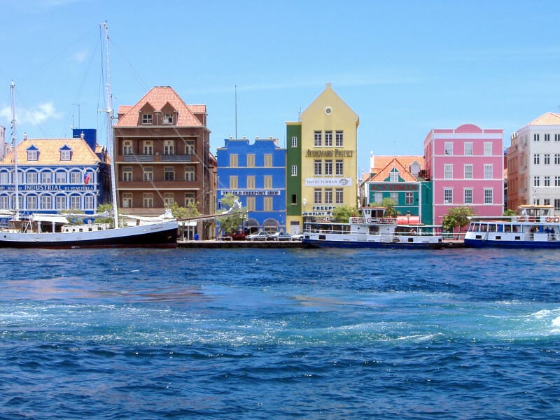 <span style="font-weight: 300">Handelskade with Dutch influences (Curacao) </span> large handelskade 601827342571e