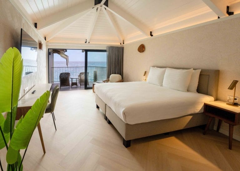 Oceanfront Blues, newly renovated rooms with a stunning sea view