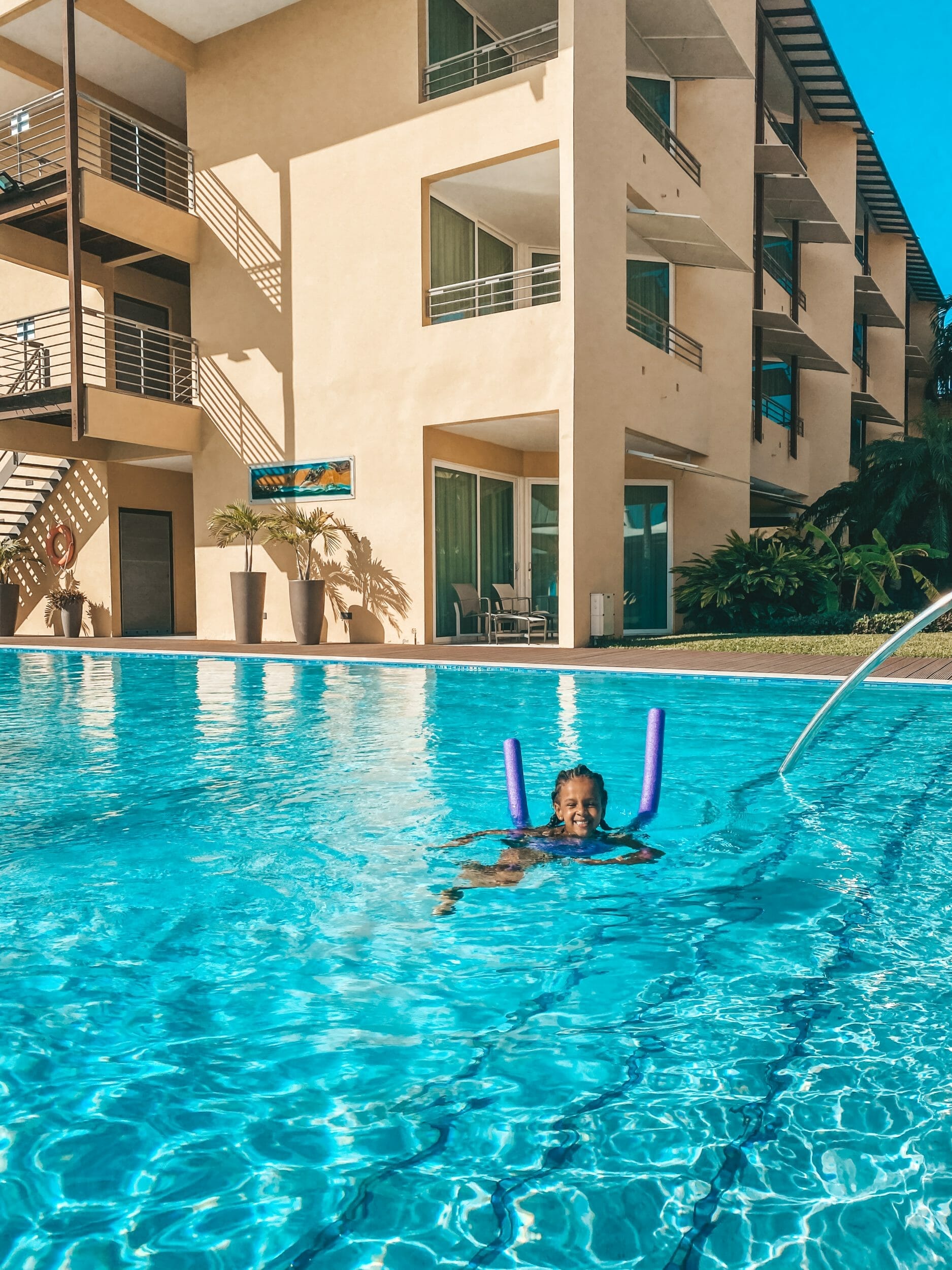 Férias em Família no Hotel em Curaçao com Piscina Infinita