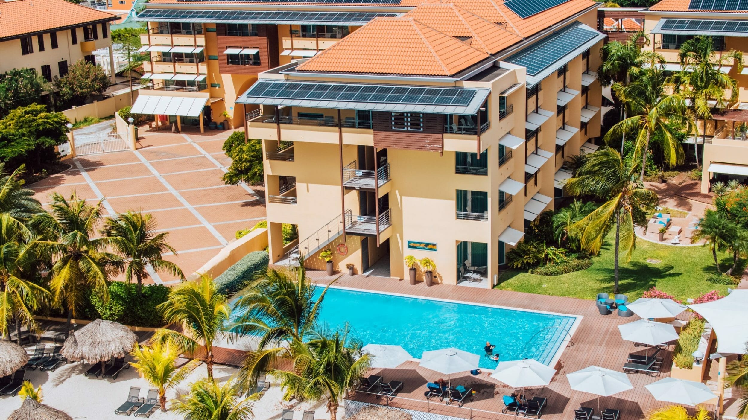 Vacation hotel in curacao with infinity pool