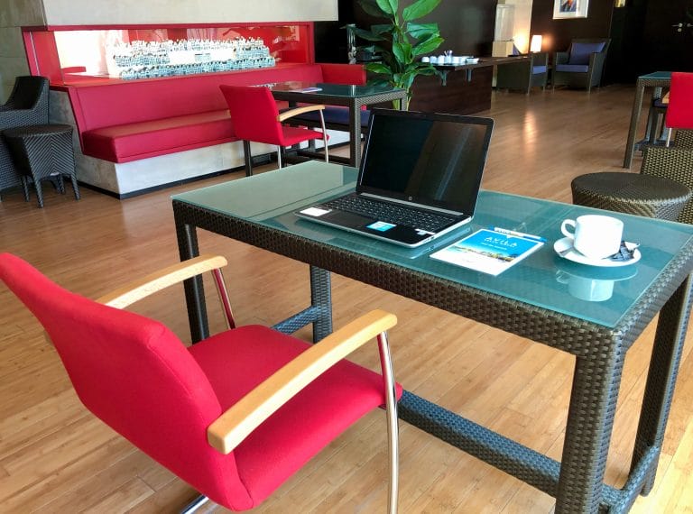 Voyager Lounge 2