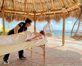 Cloud Nine Spa Curacao outdoor massage e1671134034313