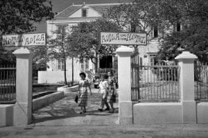 Boudino de Jong as a one-year-old enjoying life at Avila Avila Beach Hotel in 1949 1 e1740699305431